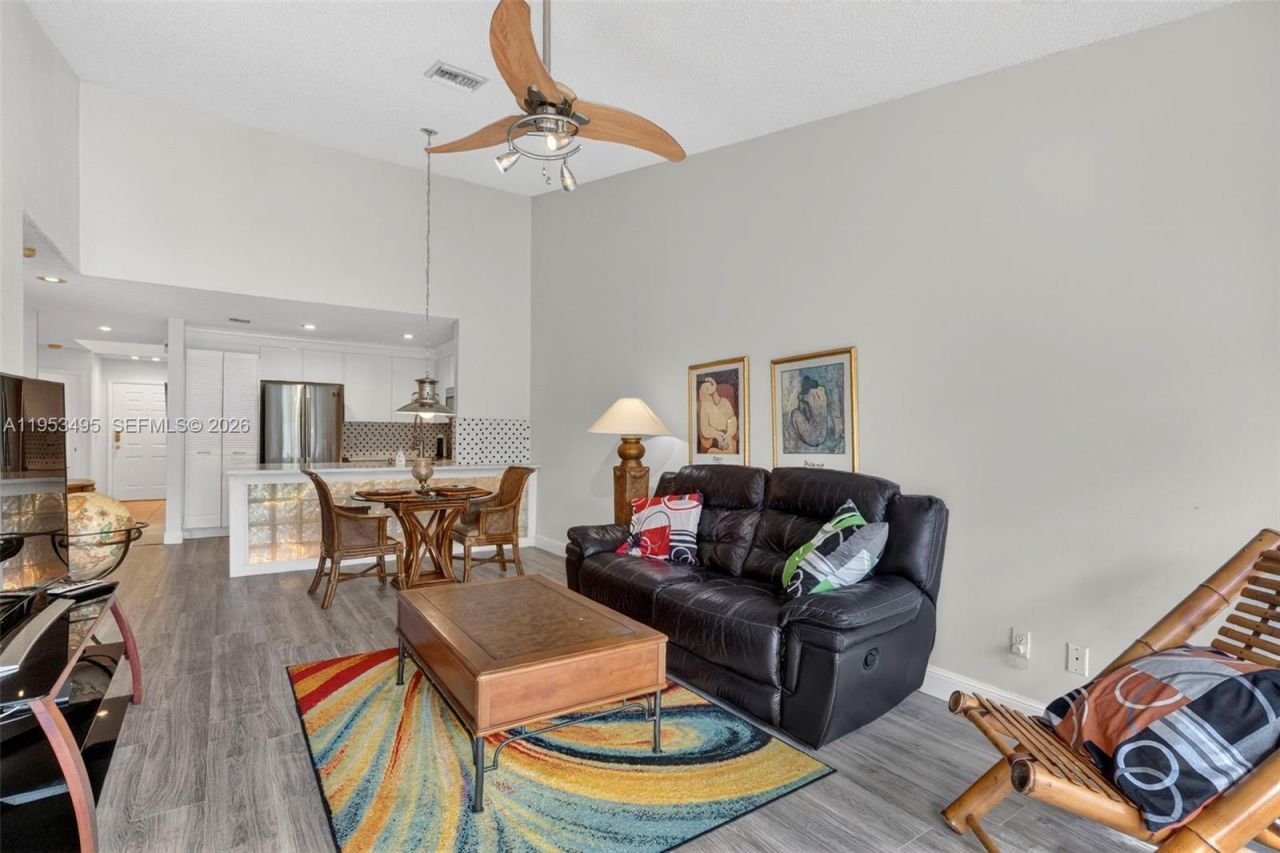 6744 N Pine Island Rd, Tamarac, FL 33321 Photo