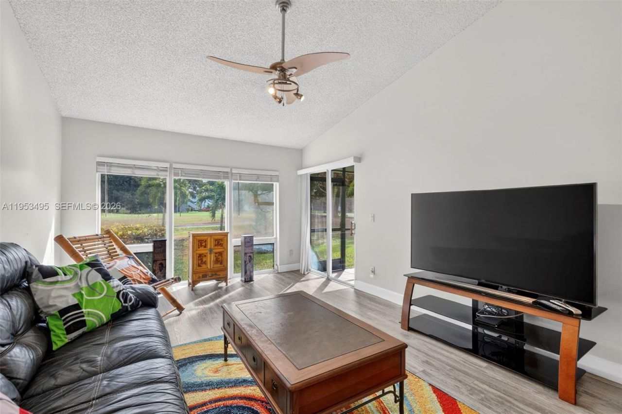 6744 N Pine Island Rd, Tamarac, FL 33321 Photo