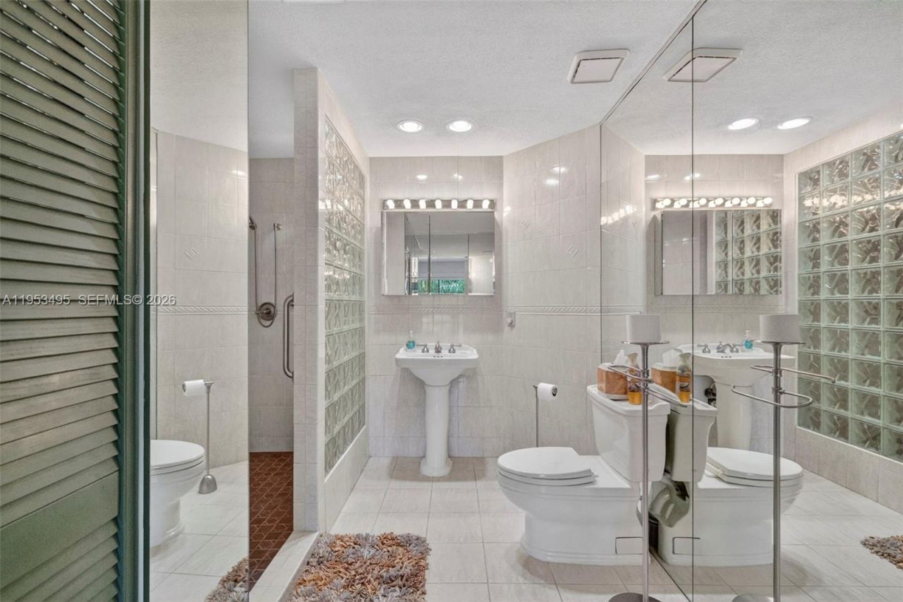 6744 N Pine Island Rd, Tamarac, FL 33321 Photo