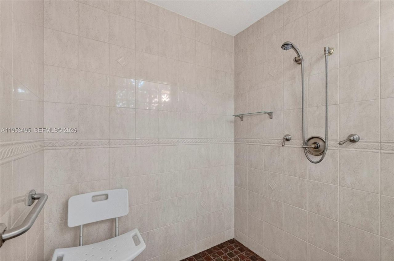 6744 N Pine Island Rd, Tamarac, FL 33321 Photo