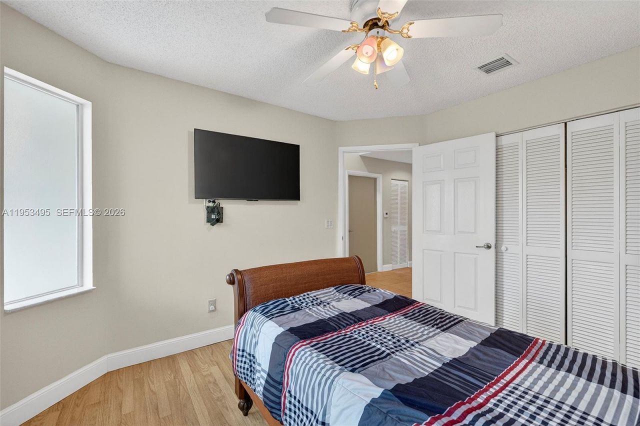 6744 N Pine Island Rd, Tamarac, FL 33321 Photo