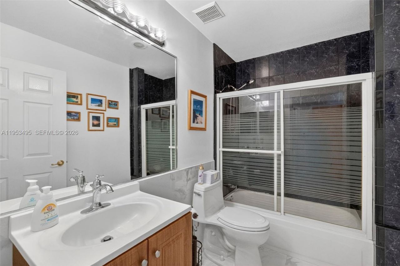 6744 N Pine Island Rd, Tamarac, FL 33321 Photo