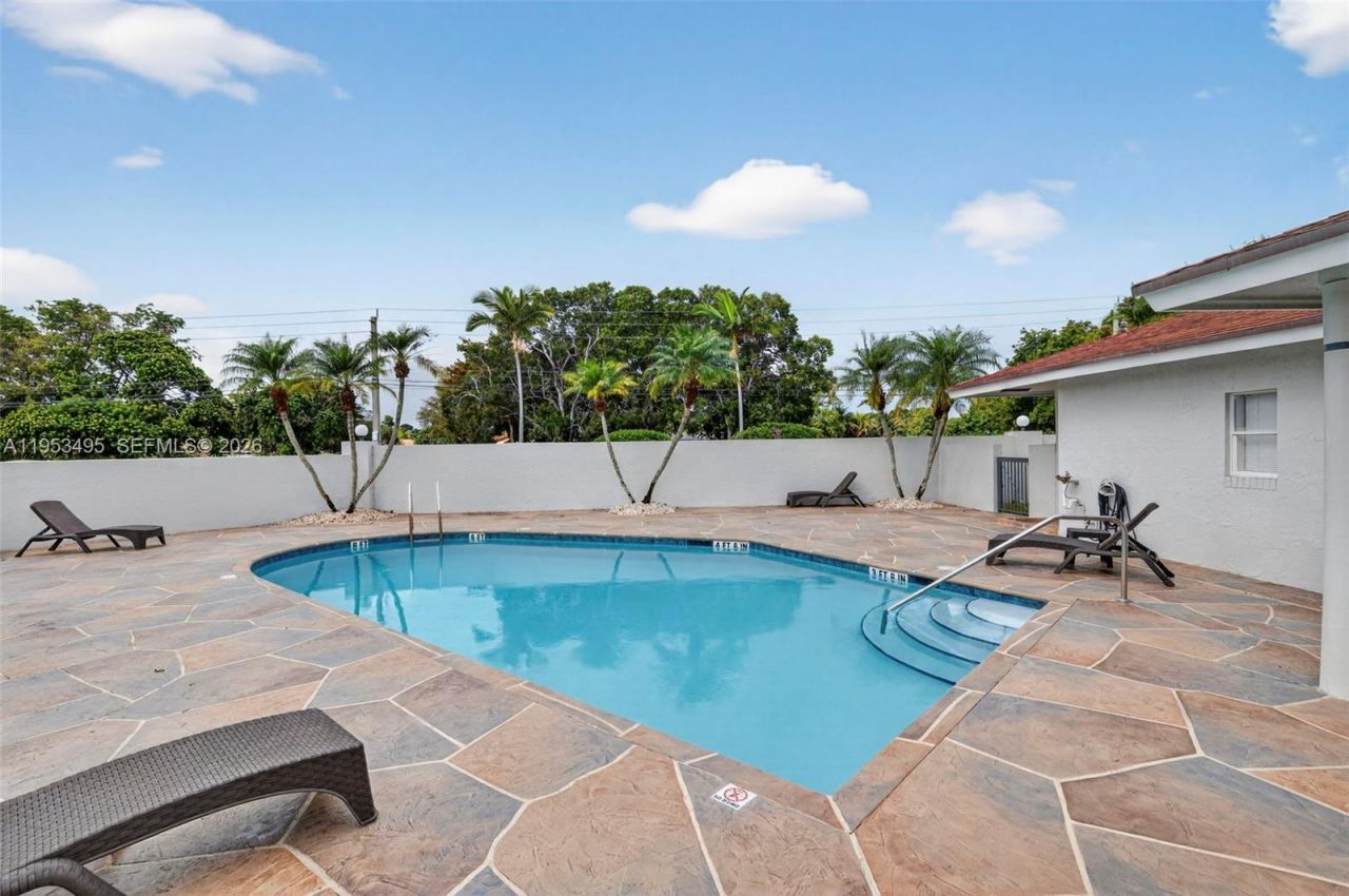 6744 N Pine Island Rd, Tamarac, FL 33321 Photo