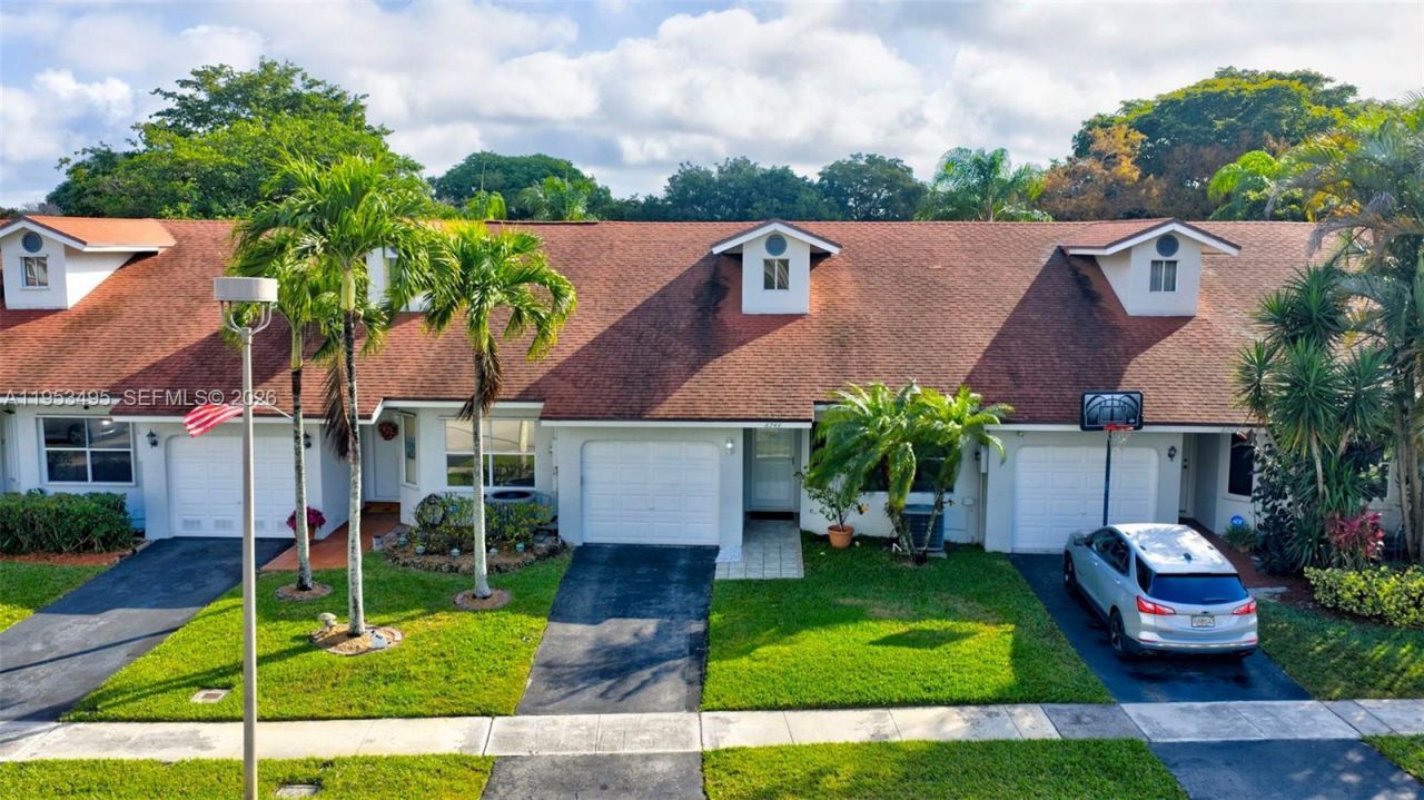6744 N Pine Island Rd, Tamarac, FL 33321 Photo