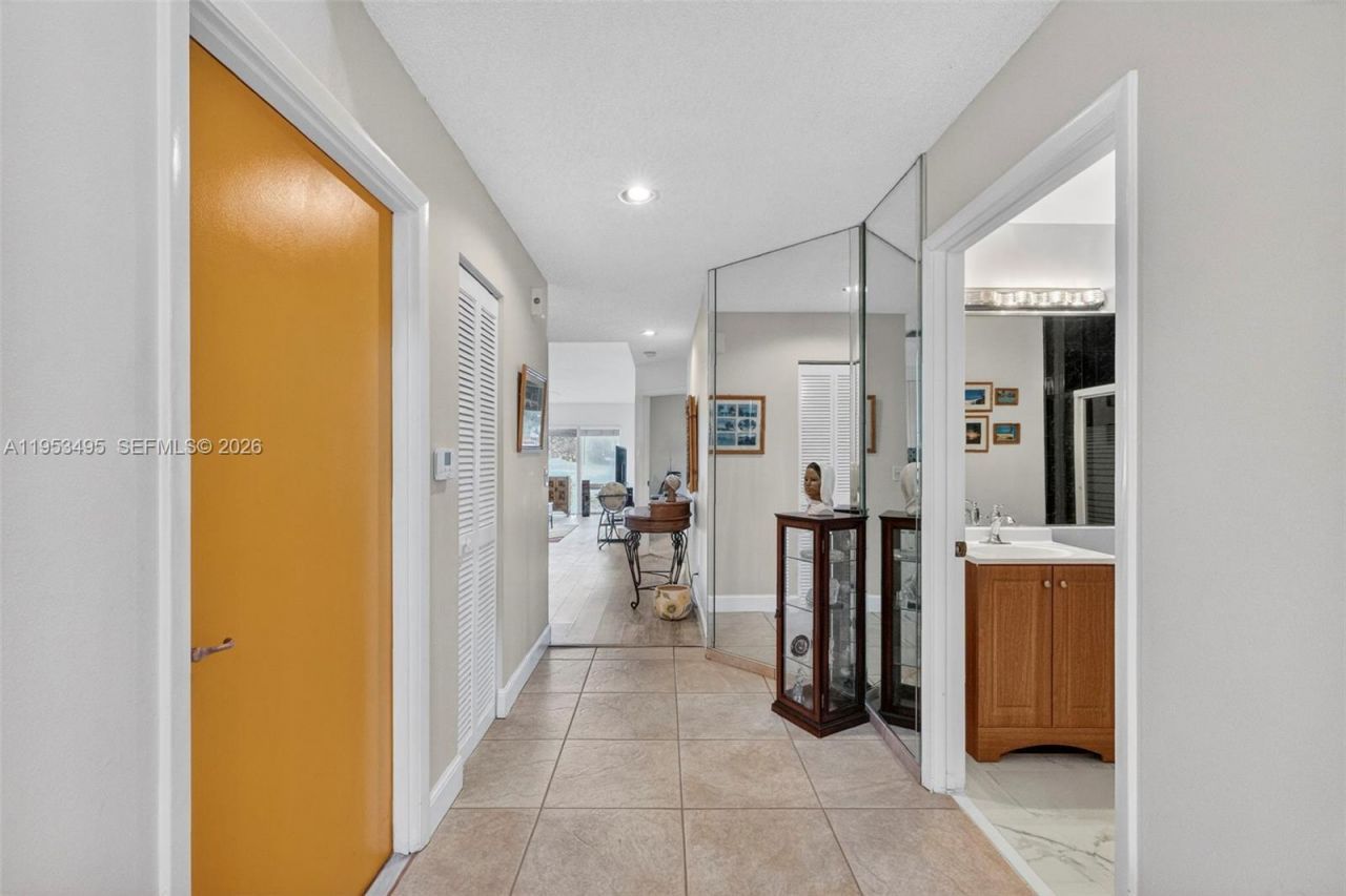 6744 N Pine Island Rd, Tamarac, FL 33321 Photo