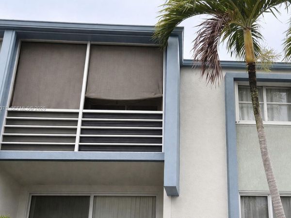 8758 SW 12th St, Unit 206, Miami, FL 33174