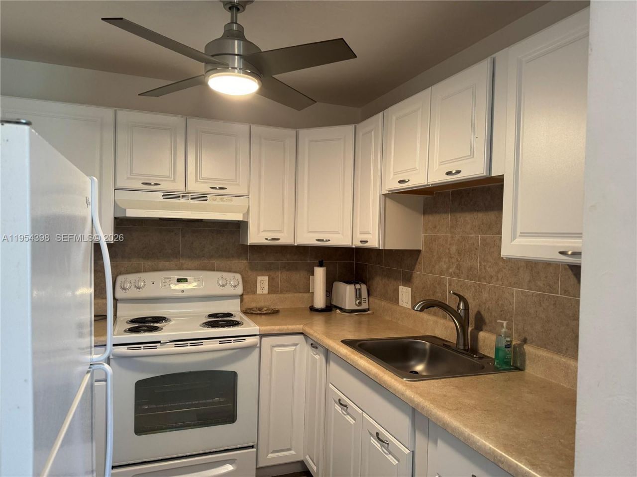 900 Atlantic Shores Blvd , Unit 133, Hallandale Beach, FL 33009 Photo