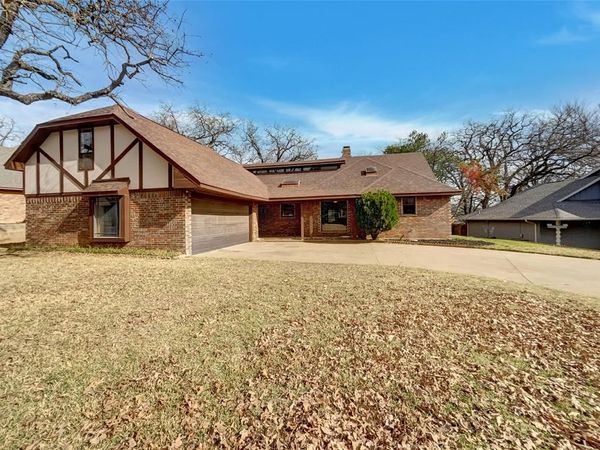 2107 Wilson Drive, Arlington, TX 76011
