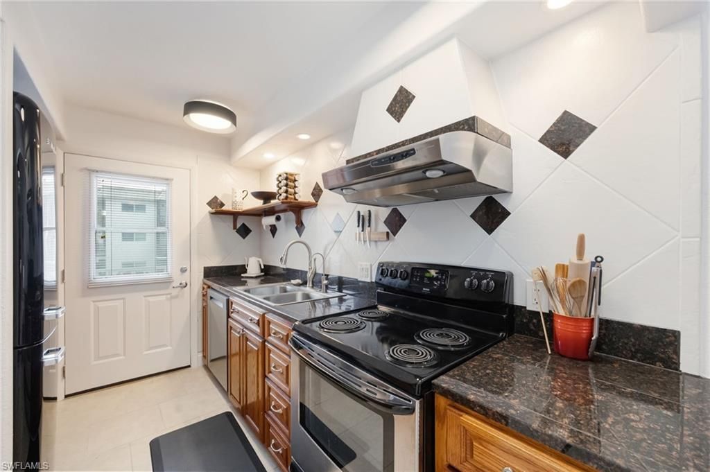 72 7th St S, Unit 206, Naples, FL 34102 Photo