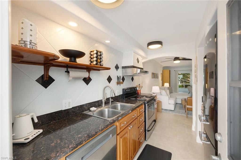 72 7th St S, Unit 206, Naples, FL 34102 Photo