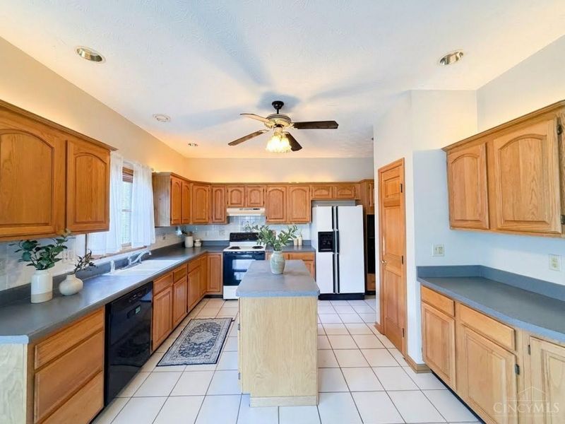 7995 Crestway Road, Clayton, OH 45315 Photo 2