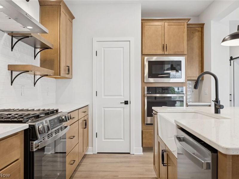 2164 Myla Way, Amherst, OH 44001 Photo 8