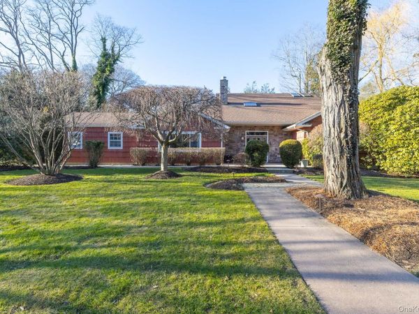 1 Cumberland Path , Setauket, NY 11733