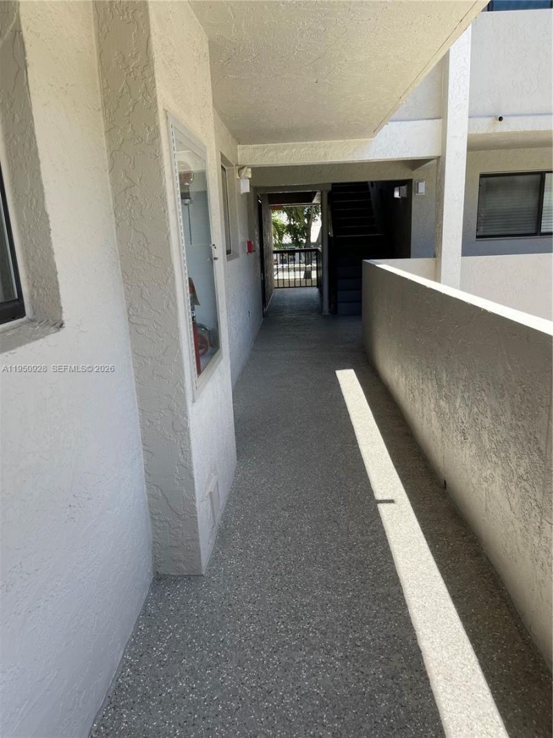 2121 Collier Av , Unit 215, Fort Myers, FL 33901 Photo