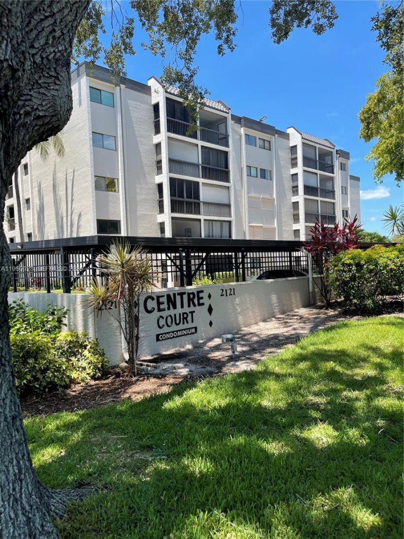 2121 Collier Av , Unit 215, Fort Myers, FL 33901 Photo