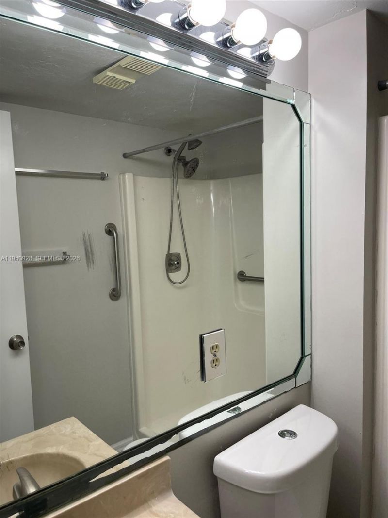 2121 Collier Av , Unit 215, Fort Myers, FL 33901 Photo