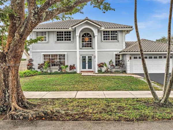 821 Somerset Ave, Davie, FL 33325