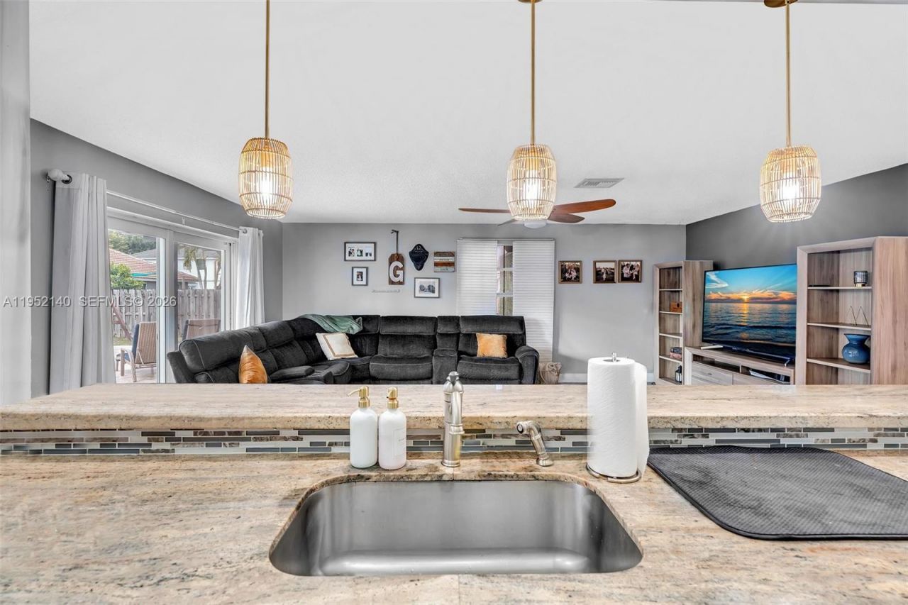 821 Somerset Ave, Davie, FL 33325 Photo