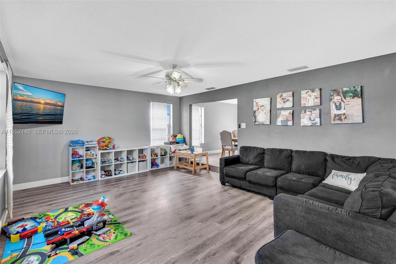 821 Somerset Ave, Davie, FL 33325 Photo