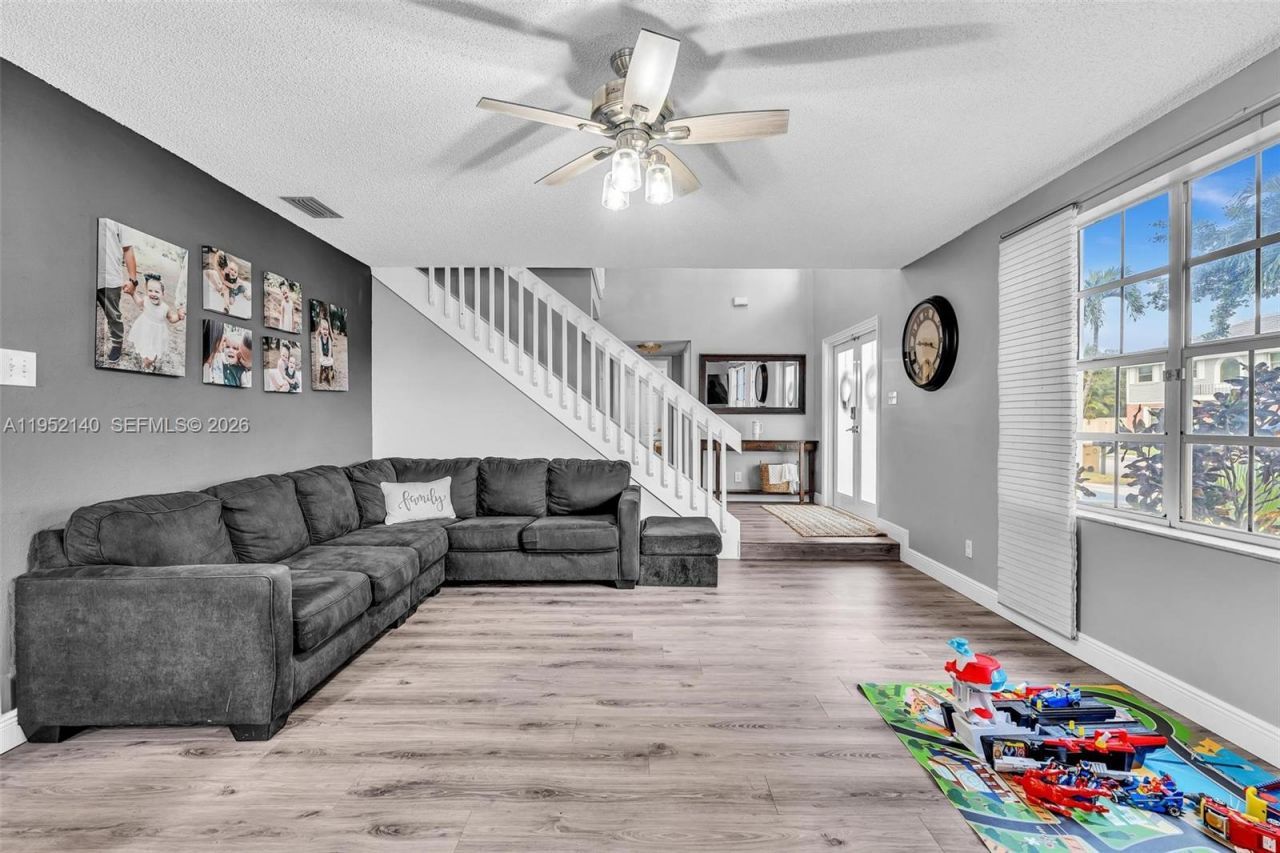 821 Somerset Ave, Davie, FL 33325 Photo