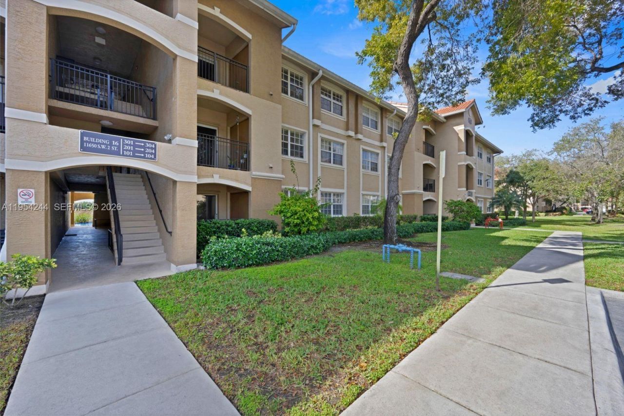 11650 SW 2nd St, Unit 16103, Pembroke Pines, FL 33025 Photo