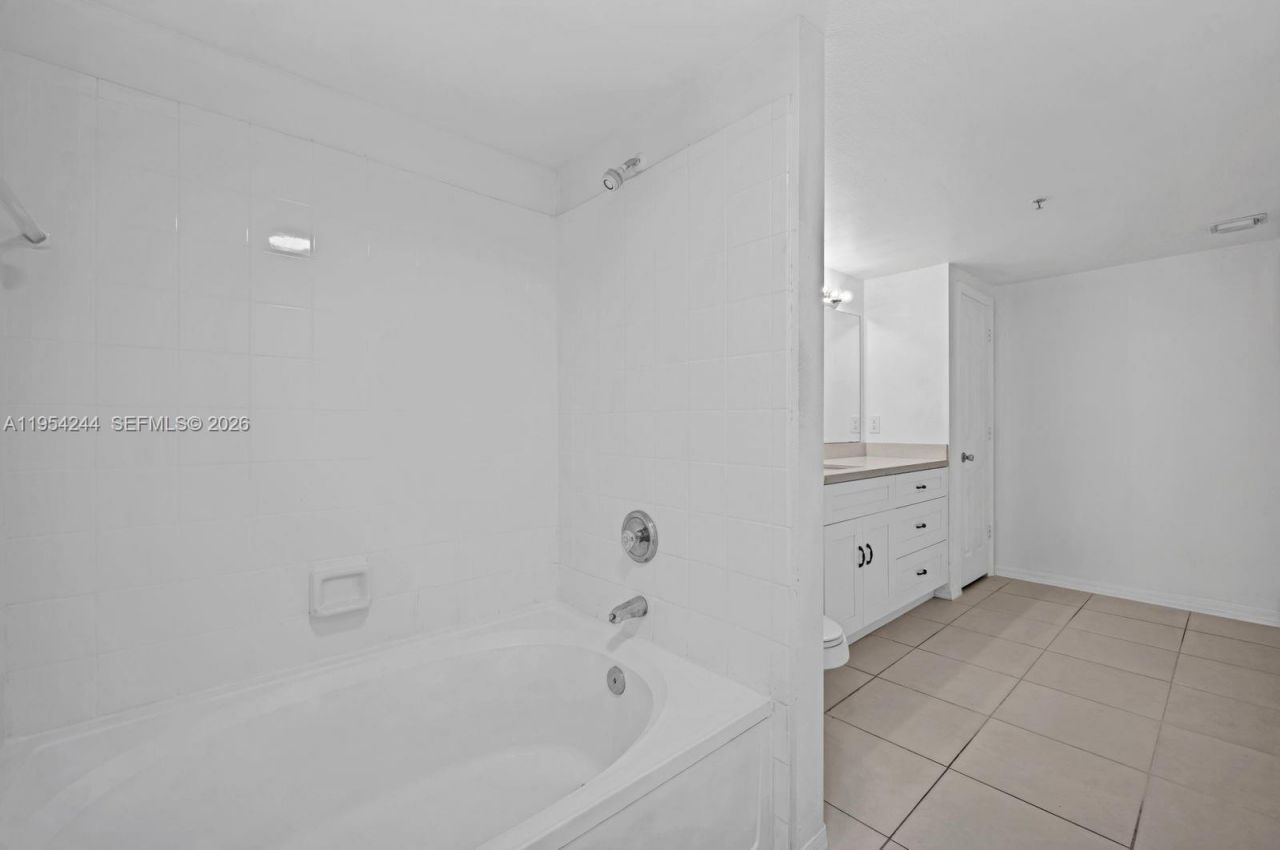 11650 SW 2nd St, Unit 16103, Pembroke Pines, FL 33025 Photo