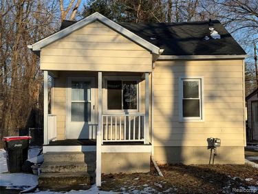 22060 Poinciana Street, Southfield, MI 48033