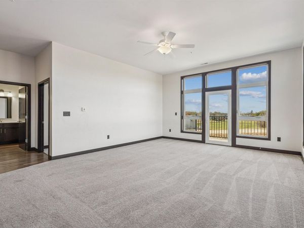 120 Twin Steeples Circle NE #220, Dyersville, IA 52040