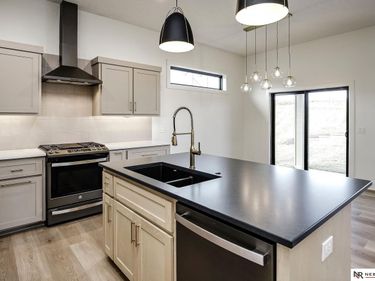 5909 N 157 Avenue , Omaha, NE 68116