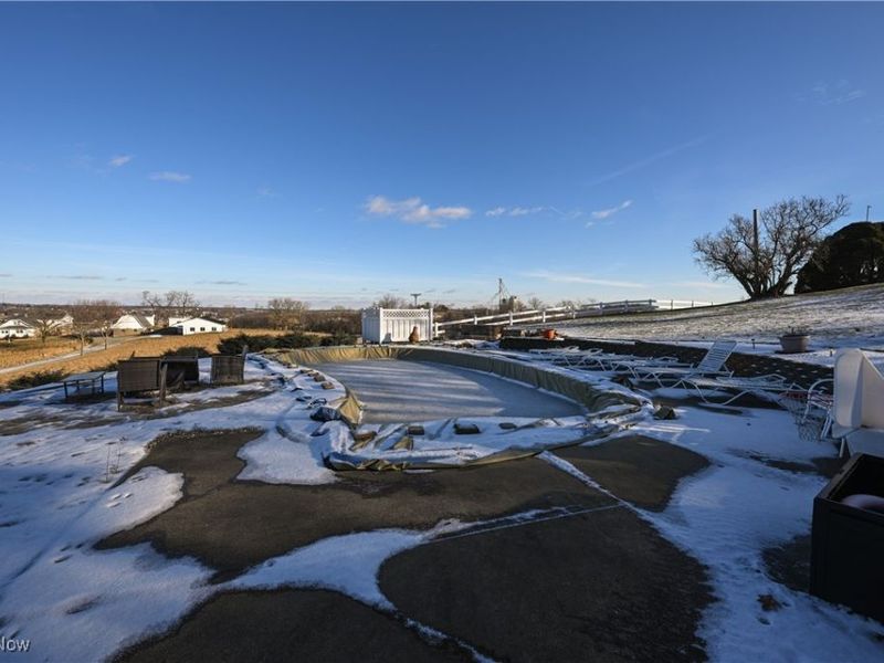 264 Pleasant Valley Road NW, Sugarcreek, OH 44681 Photo 10