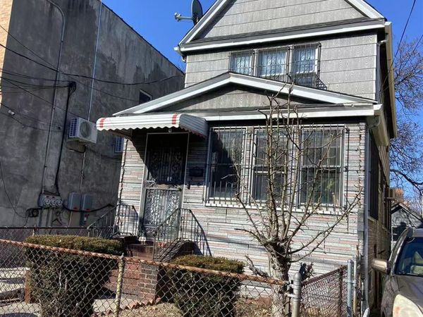 8621 59th Avenue, Elmhurst, NY 11373