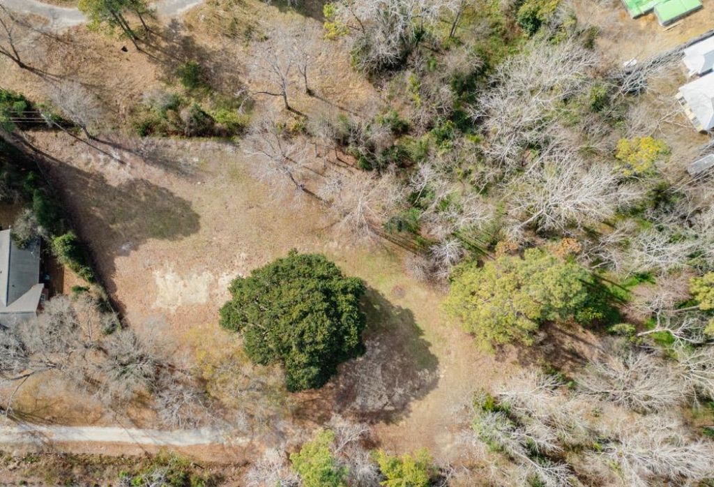 1327 Half Moon Ct. Photo 6