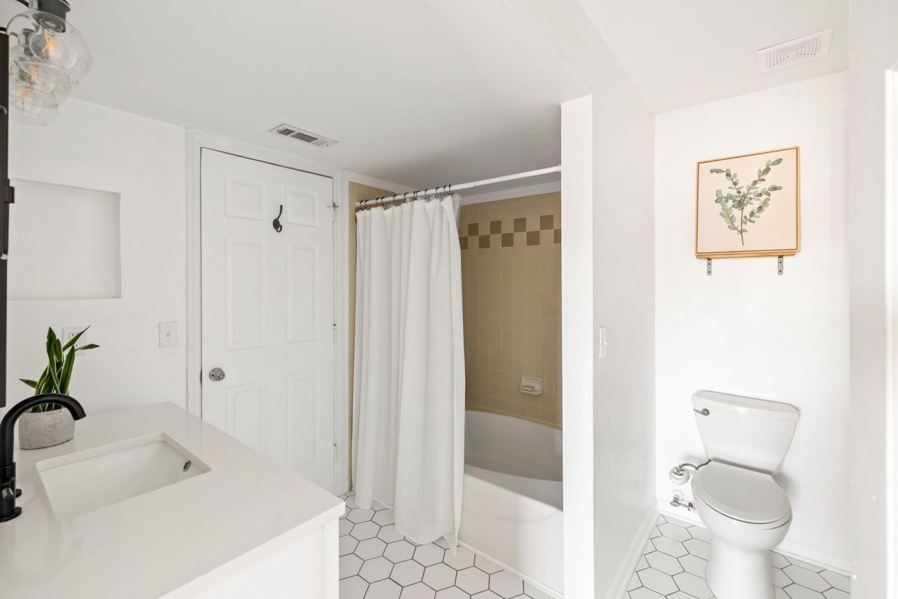 700 Daniel Ellis Drive Photo 14