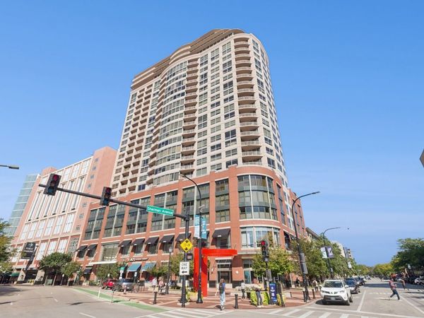 807 Davis Street, Unit 810, Evanston, IL 60201