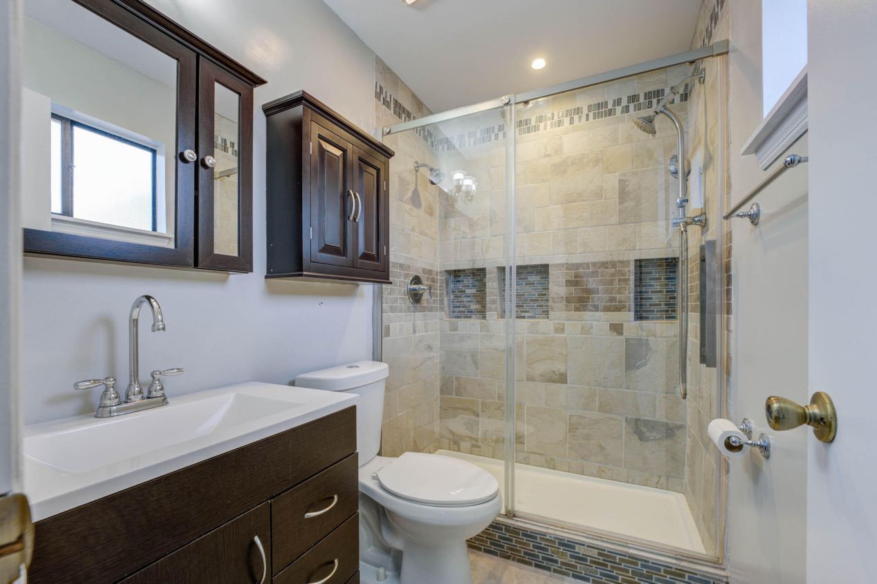 8042 Nova Court Photo 18