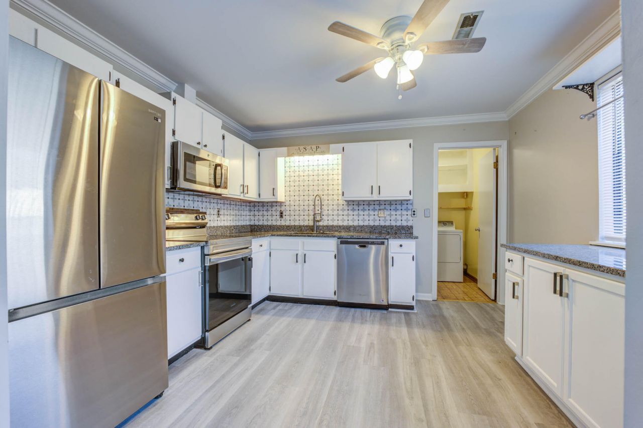 8042 Nova Court Photo 6