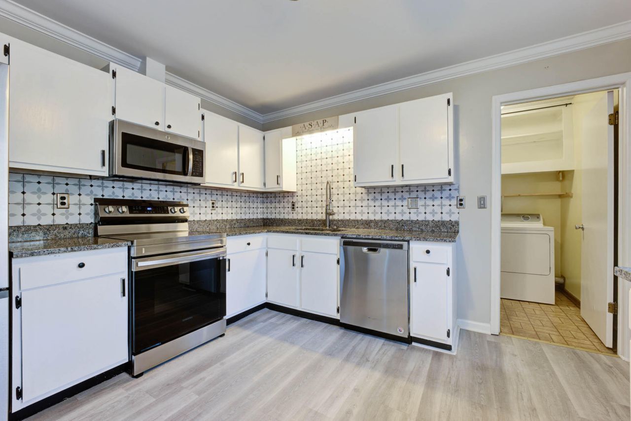 8042 Nova Court Photo 7