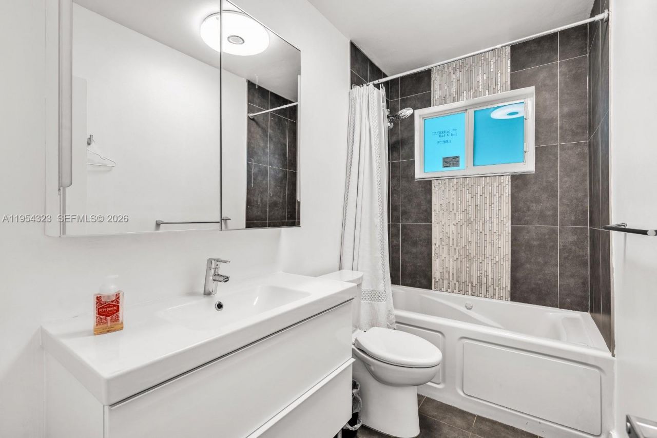 1040 N Royal Poinciana Blvd , Miami Springs, FL 33166 Photo