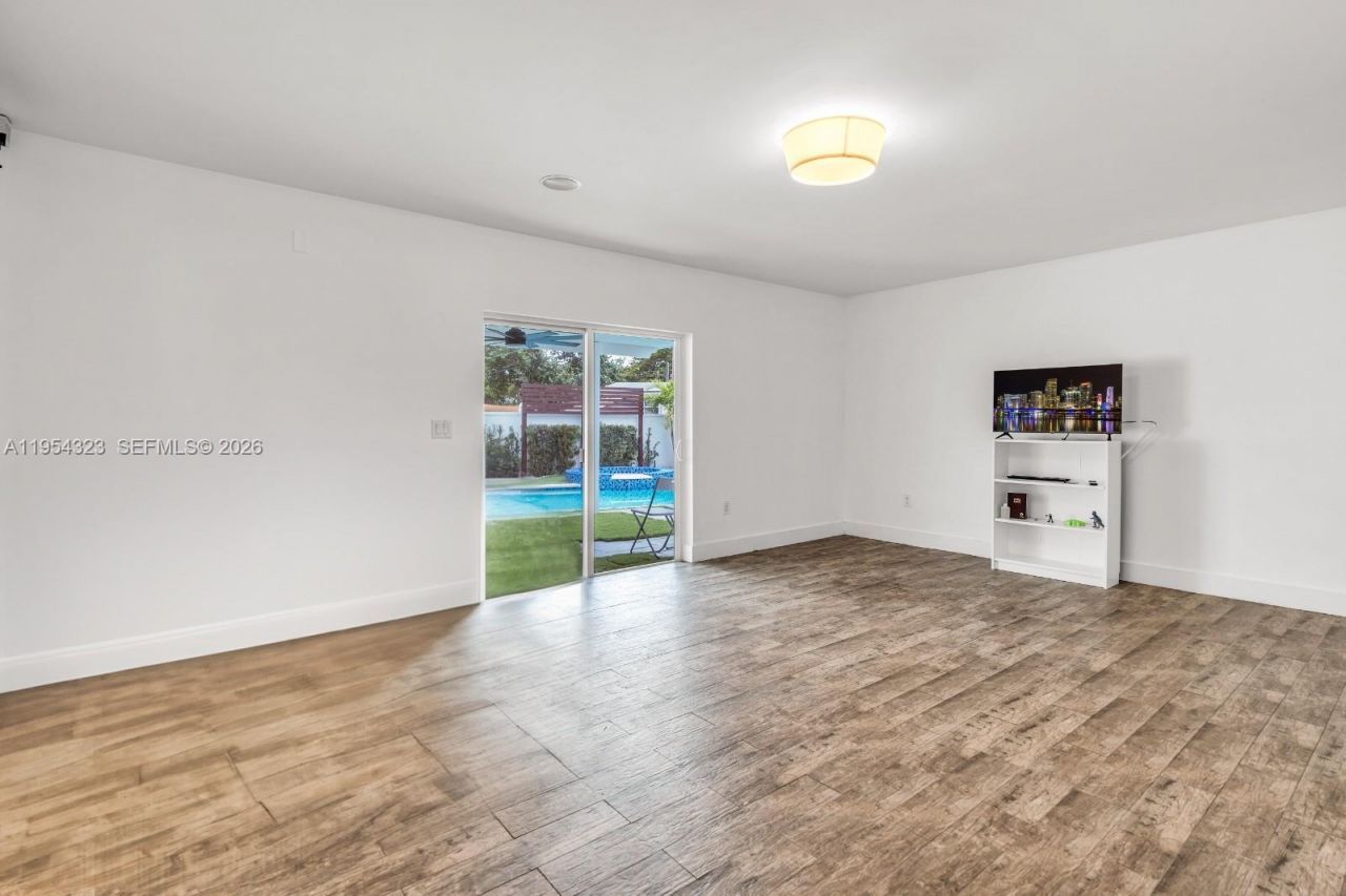 1040 N Royal Poinciana Blvd , Miami Springs, FL 33166 Photo