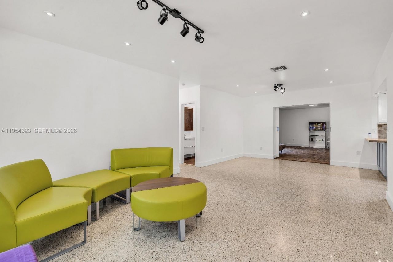 1040 N Royal Poinciana Blvd , Miami Springs, FL 33166 Photo