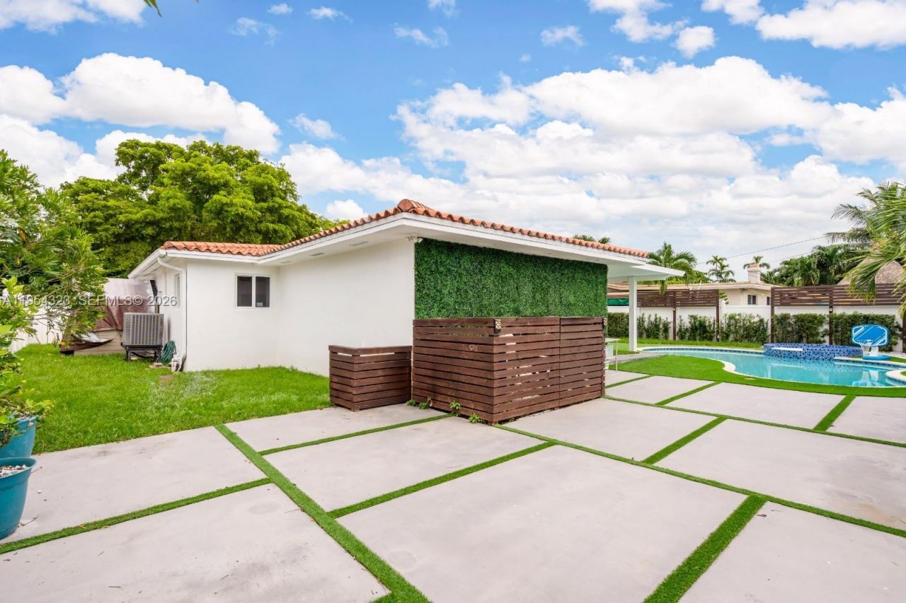 1040 N Royal Poinciana Blvd , Miami Springs, FL 33166 Photo