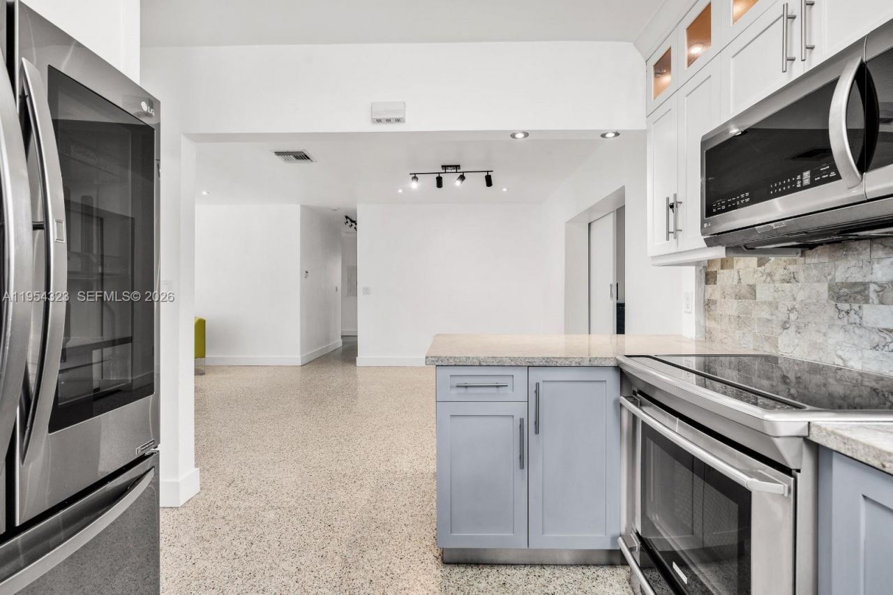 1040 N Royal Poinciana Blvd , Miami Springs, FL 33166 Photo