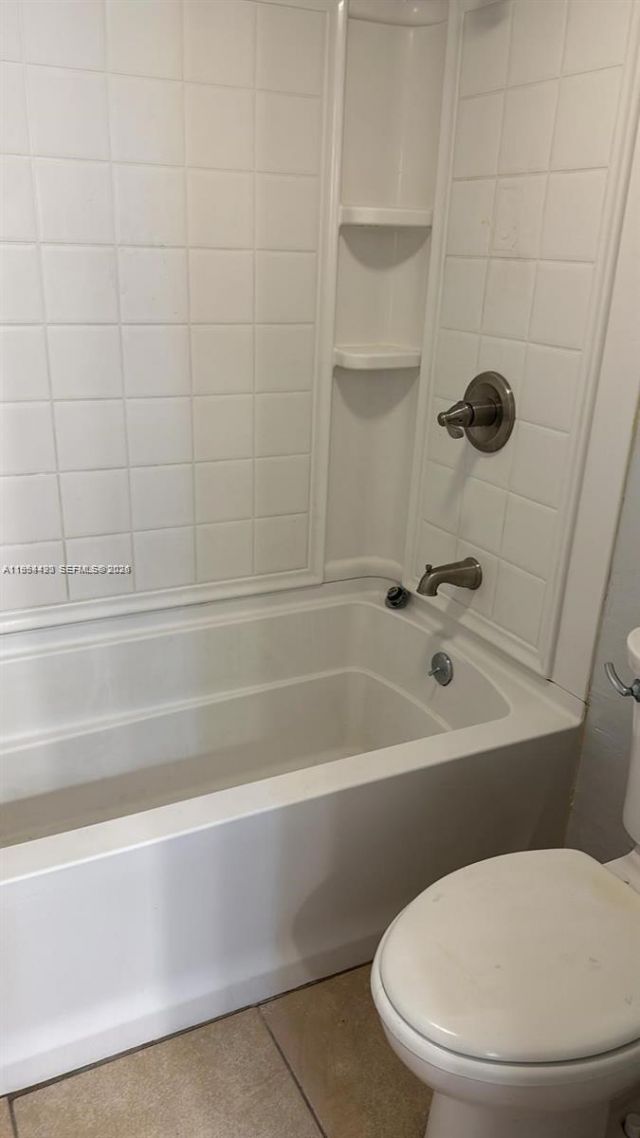 4848 NW 24th Ct, Unit 210, Lauderdale Lakes, FL 33313 Photo