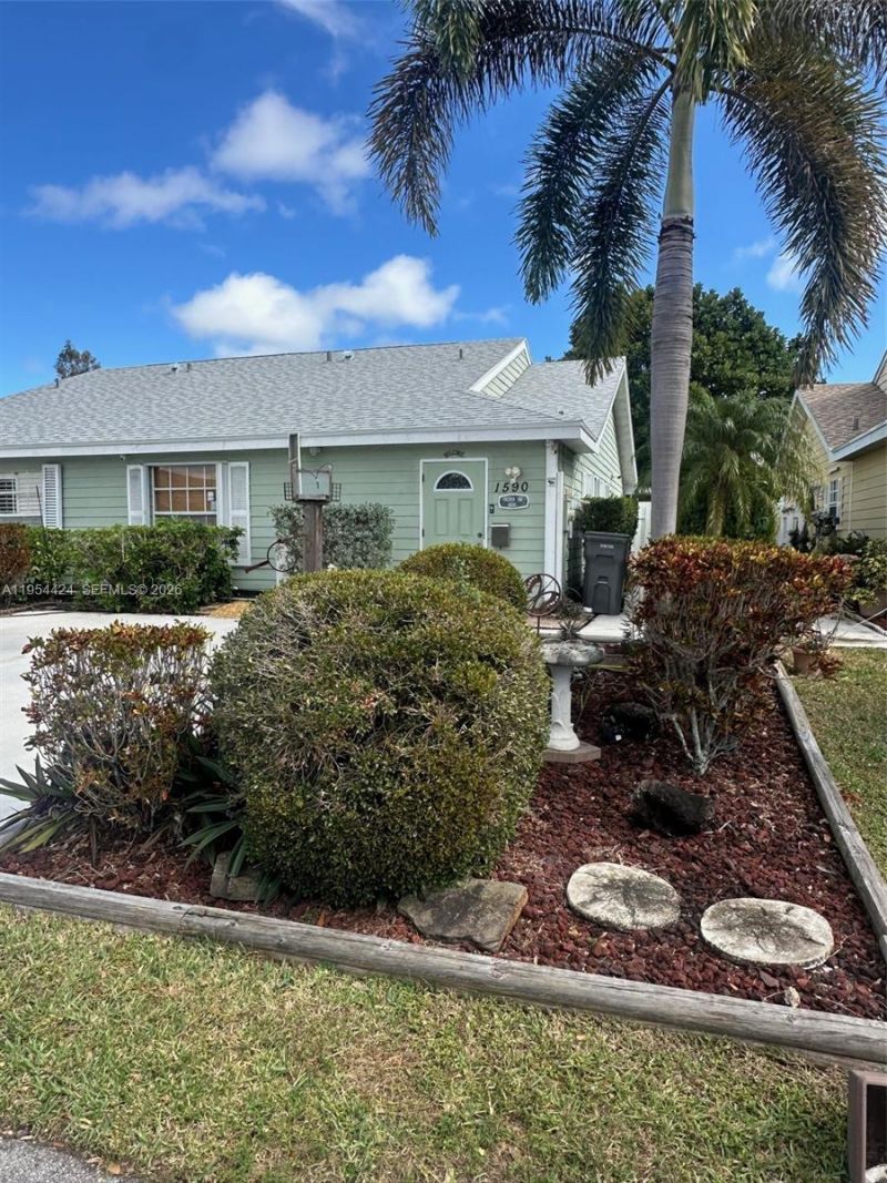 1590 Royal Forest Ct, West Palm Beach, FL 33406 Photo