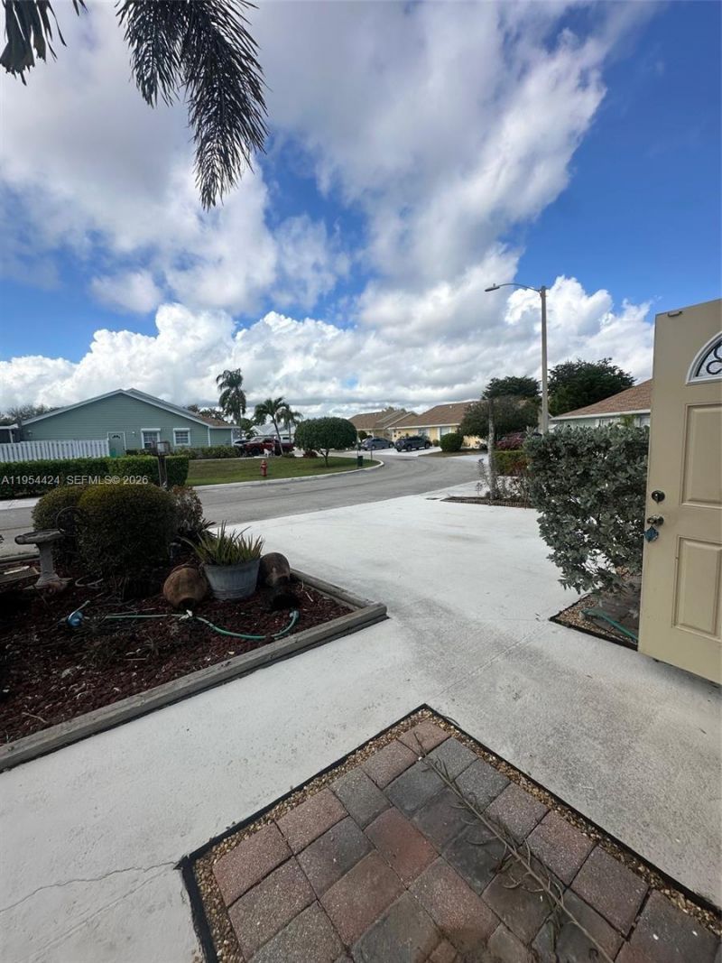 1590 Royal Forest Ct, West Palm Beach, FL 33406 Photo