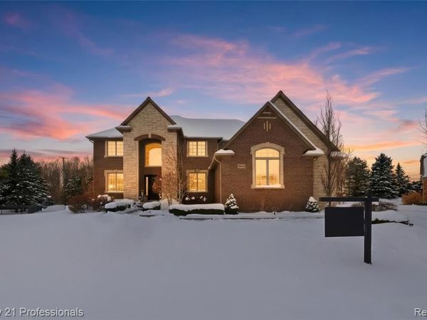 6024 Harbor Court, Washington Twp, MI 48094