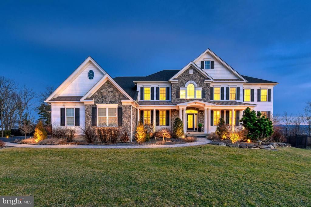 19 Donna Drive, Flemington, NJ 08822 Main Photo