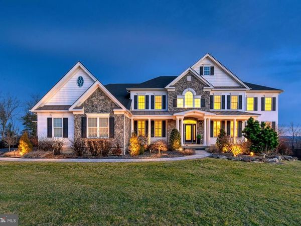 19 DONNA DRIVE, FLEMINGTON, NJ 08822