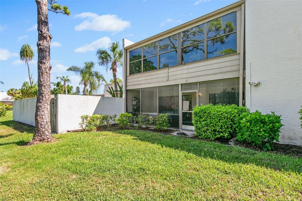 611 Woodlawn Drive, Unit 611, Bradenton, FL 34210 Photo