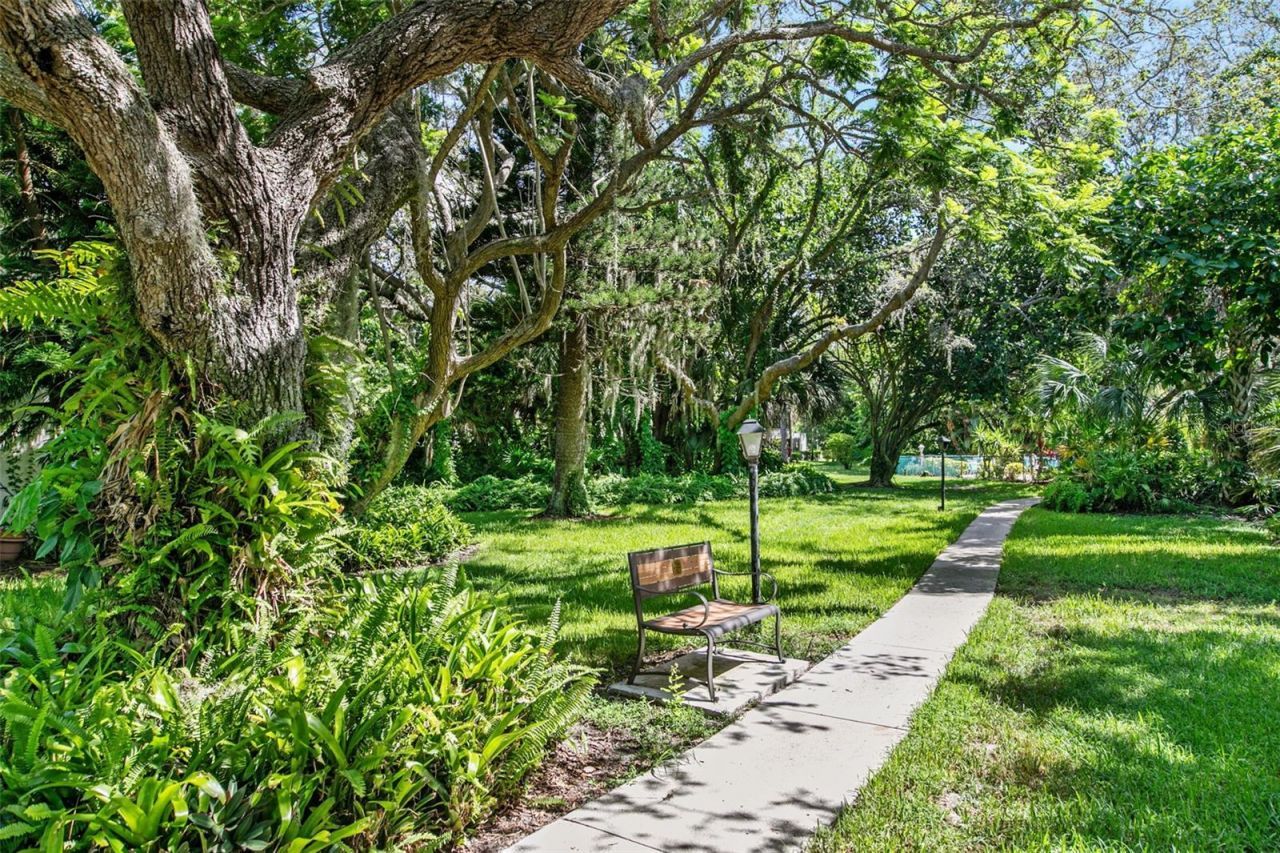 611 Woodlawn Drive, Unit 611, Bradenton, FL 34210 Photo